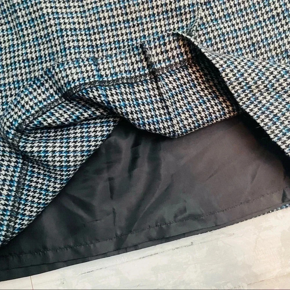 - LOFT Tweed Style Button Skirt - Picture 6 of 7